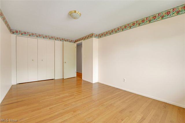 4880 Maple Hill Drive, Seven Hills, OH 44131