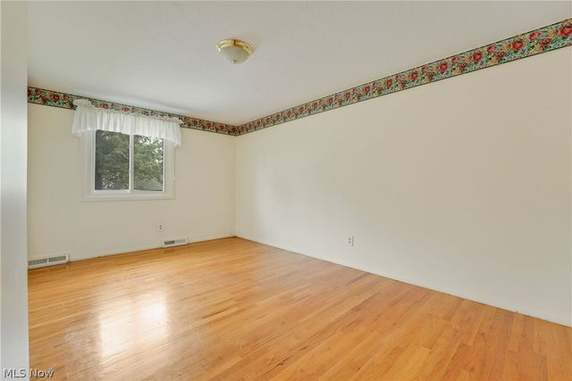 4880 Maple Hill Drive, Seven Hills, OH 44131
