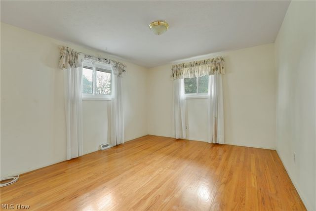 4880 Maple Hill Drive, Seven Hills, OH 44131