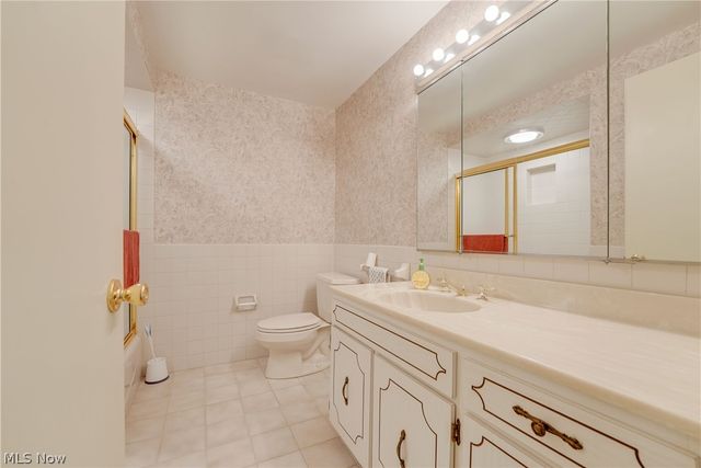 4880 Maple Hill Drive, Seven Hills, OH 44131