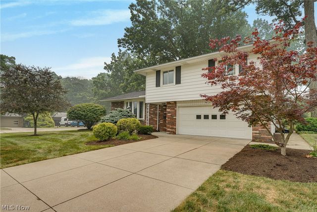 4880 Maple Hill Drive, Seven Hills, OH 44131