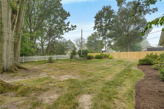 4880 Maple Hill Drive, Seven Hills, OH 44131