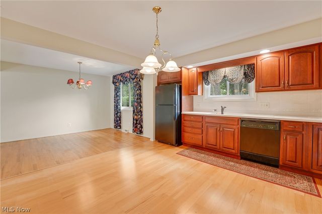 4880 Maple Hill Drive, Seven Hills, OH 44131