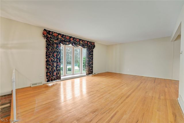 4880 Maple Hill Drive, Seven Hills, OH 44131