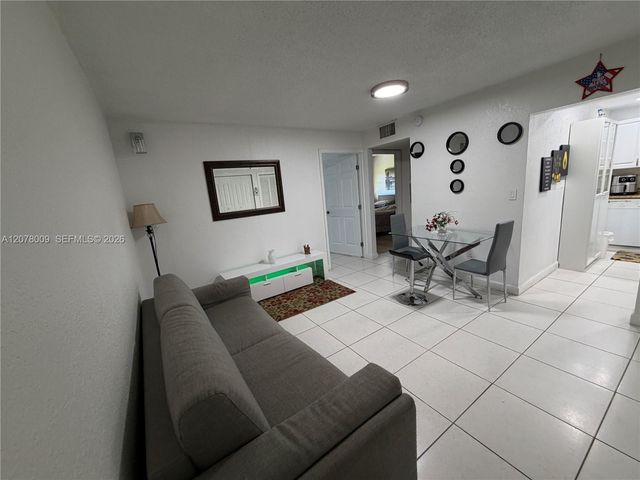 17530 NW 68th Avenue C1005, Hialeah, FL 33015