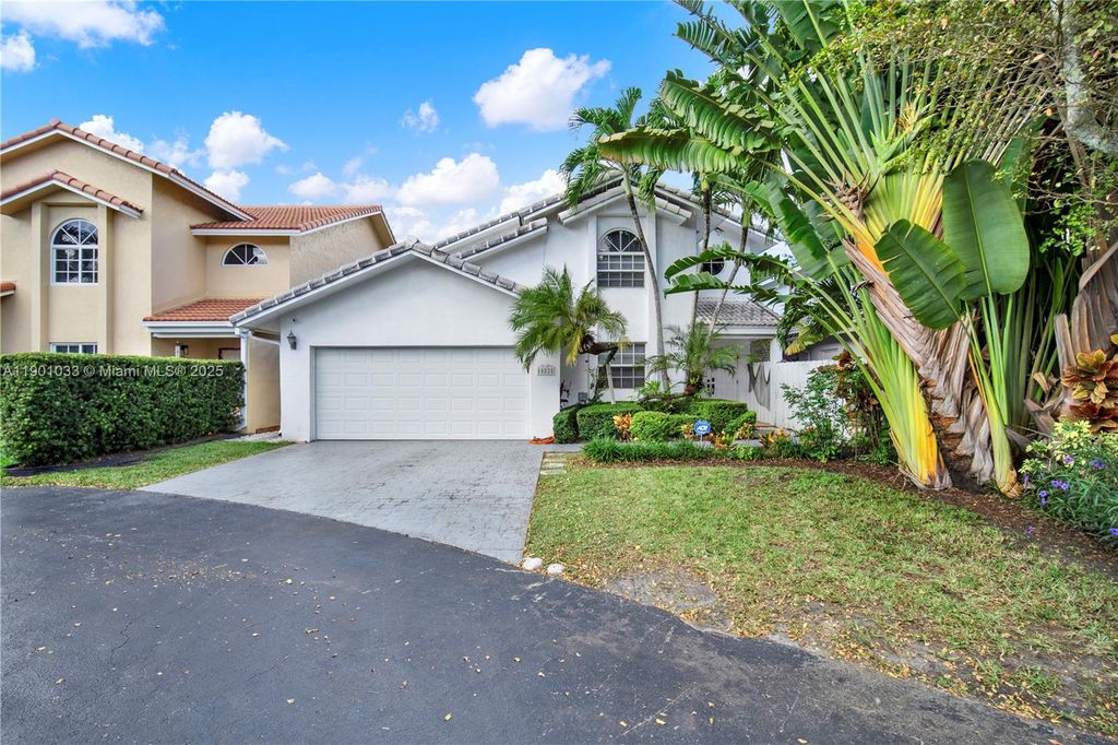 10825 SW 91st Ln, Miami, FL 33176
