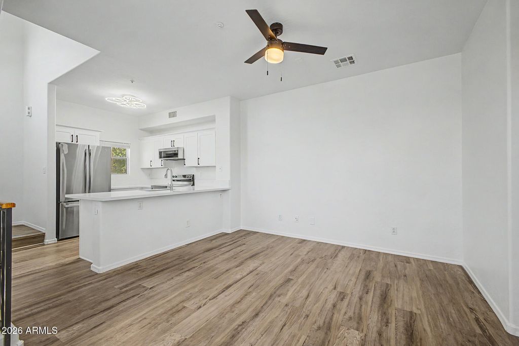 Image 10 of property listing at 166 W LAUREL Court, Gilbert, AZ 85233