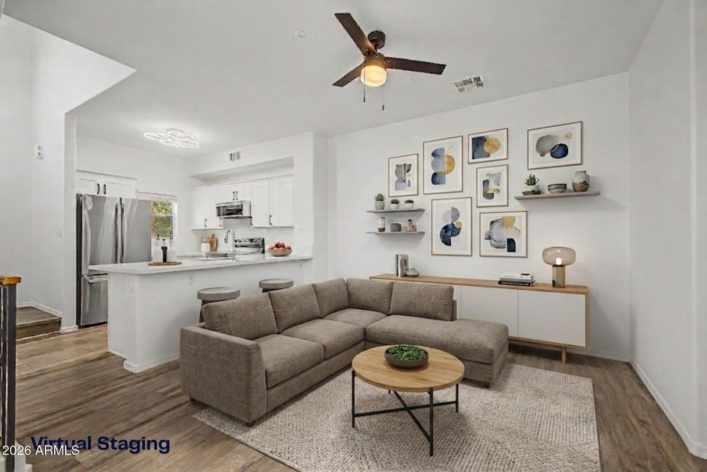 Image 12 of property listing at 166 W LAUREL Court, Gilbert, AZ 85233