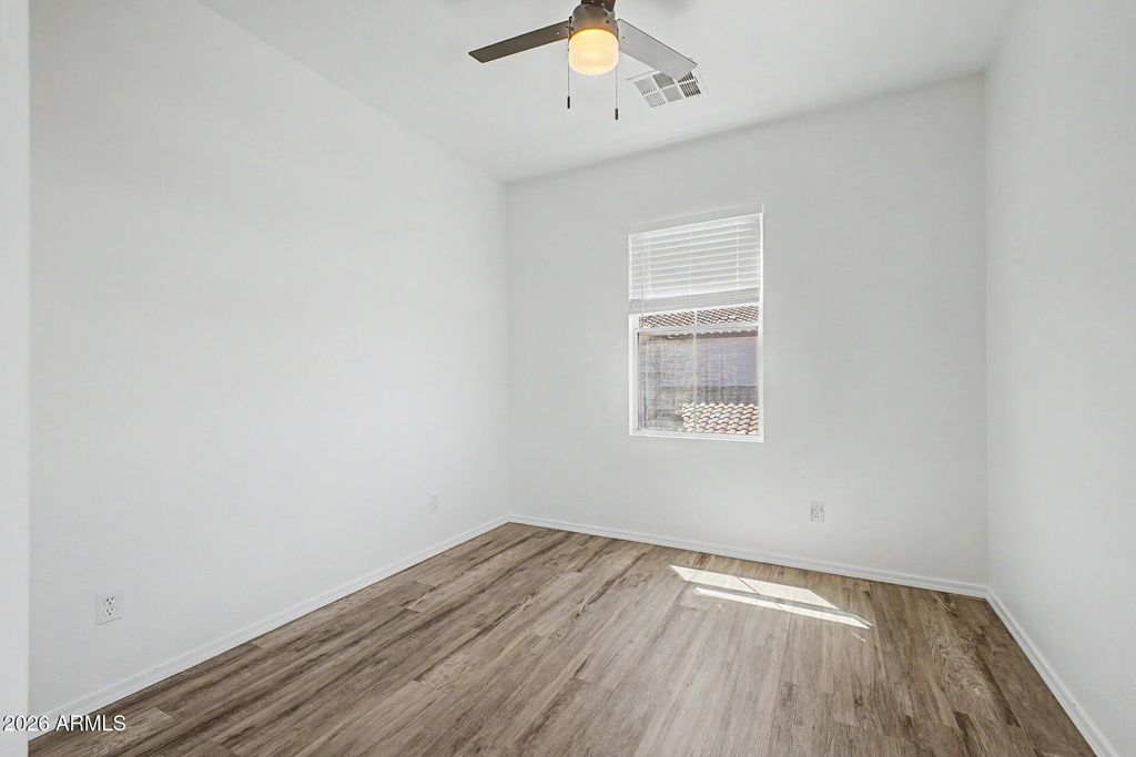 Image 16 of property listing at 166 W LAUREL Court, Gilbert, AZ 85233