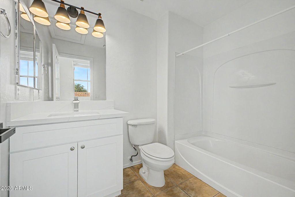 Image 19 of property listing at 166 W LAUREL Court, Gilbert, AZ 85233
