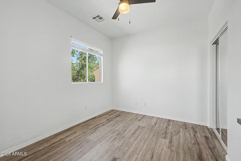 Image 21 of property listing at 166 W LAUREL Court, Gilbert, AZ 85233