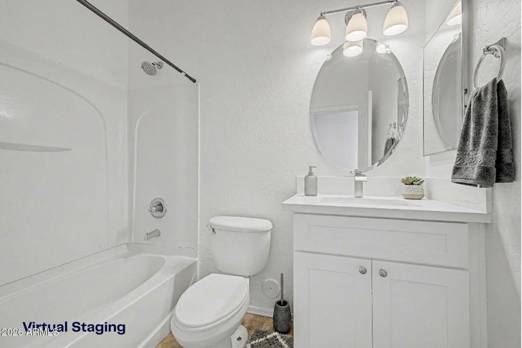 Image 27 of property listing at 166 W LAUREL Court, Gilbert, AZ 85233