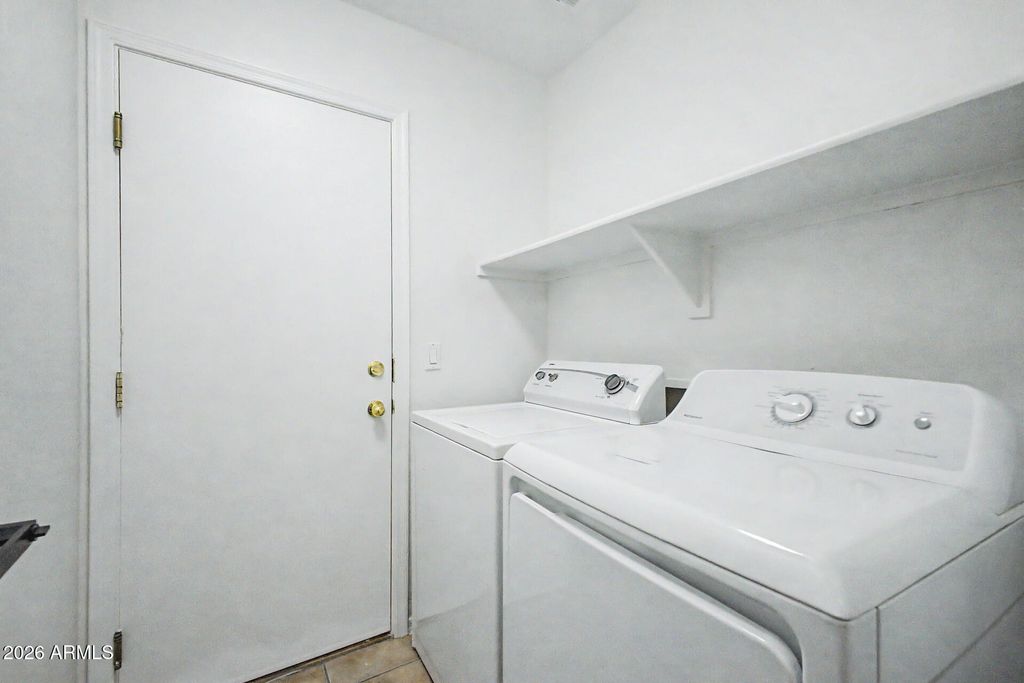 Image 29 of property listing at 166 W LAUREL Court, Gilbert, AZ 85233