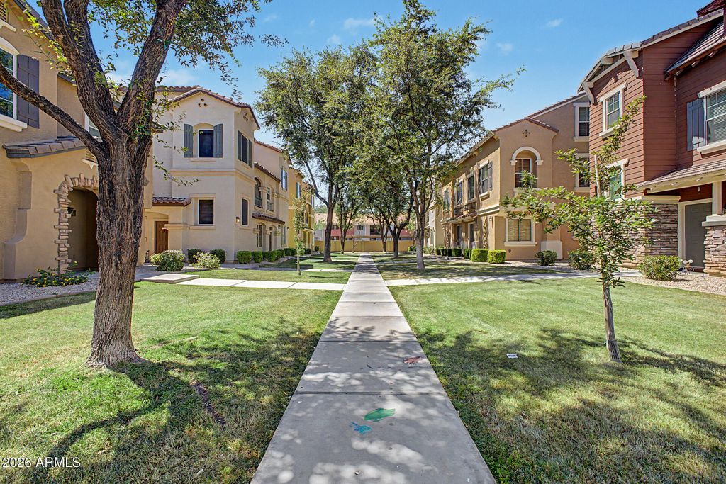 Image 33 of property listing at 166 W LAUREL Court, Gilbert, AZ 85233