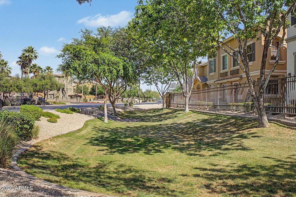 Image 41 of property listing at 166 W LAUREL Court, Gilbert, AZ 85233