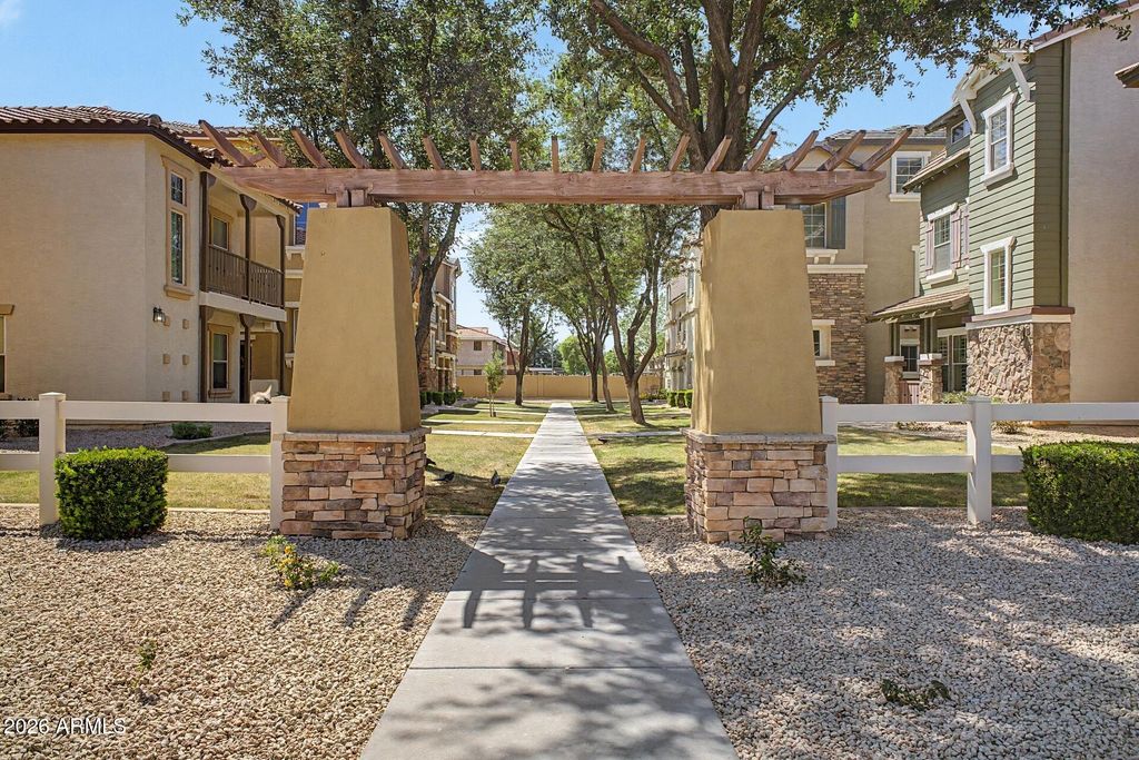 Image 42 of property listing at 166 W LAUREL Court, Gilbert, AZ 85233