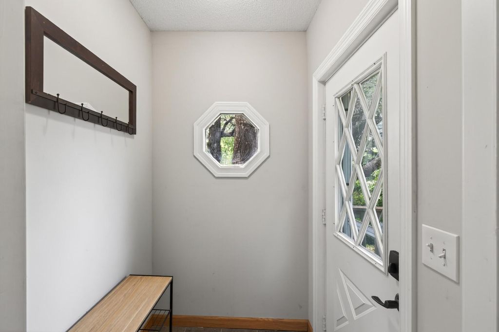 394 Dewey Street, Saint Paul, MN 55104 — photo 5
