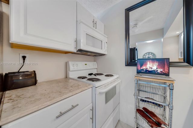 15610 NE 6th Avenue 34C, Miami, FL 33162