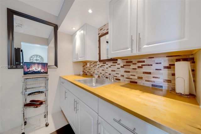 15610 NE 6th Avenue 34C, Miami, FL 33162