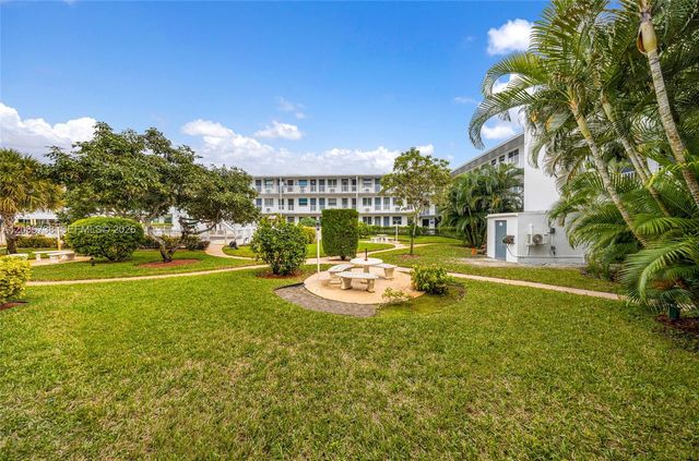 15610 NE 6th Avenue 34C, Miami, FL 33162
