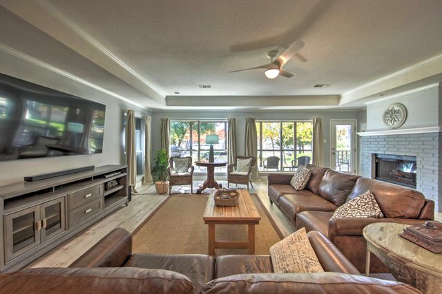 186 Bushwhacker Drive, Mabank, TX 75156