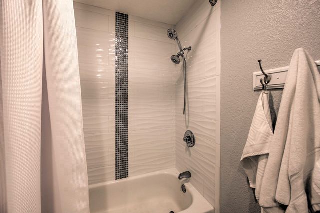 186 Bushwhacker Drive, Mabank, TX 75156