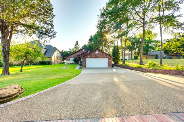 186 Bushwhacker Drive, Mabank, TX 75156