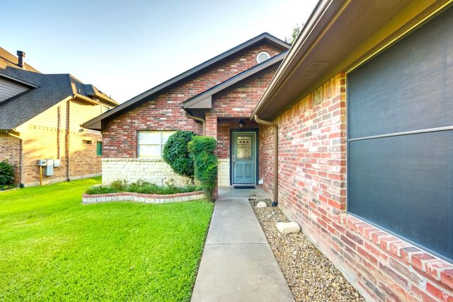 186 Bushwhacker Drive, Mabank, TX 75156
