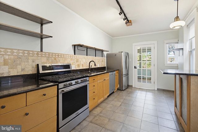 211 E CHESTNUT ST, Lancaster, PA 17602