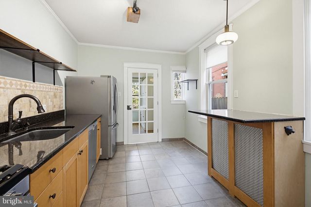 211 E CHESTNUT ST, Lancaster, PA 17602