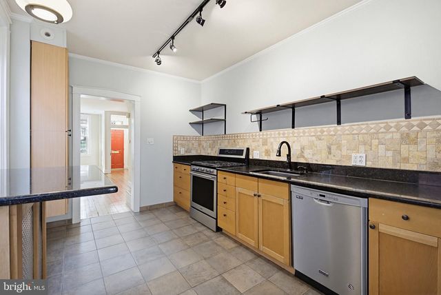 211 E CHESTNUT ST, Lancaster, PA 17602