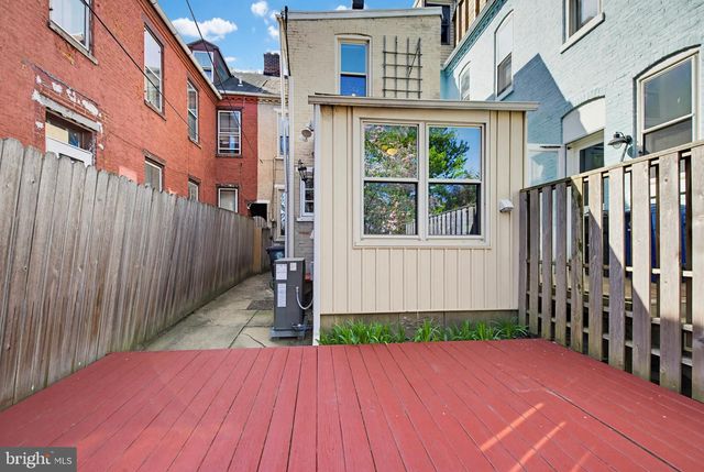 211 E CHESTNUT ST, Lancaster, PA 17602