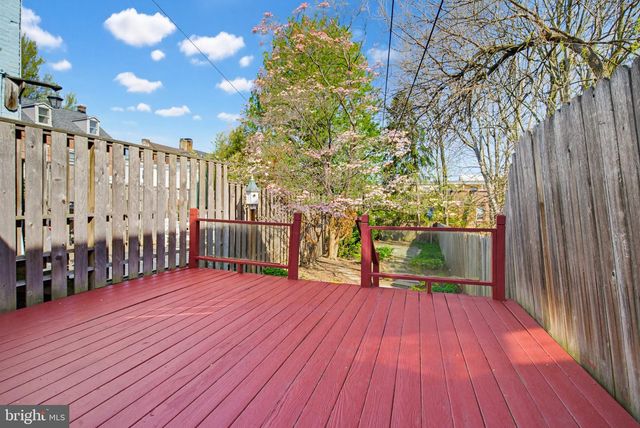 211 E CHESTNUT ST, Lancaster, PA 17602