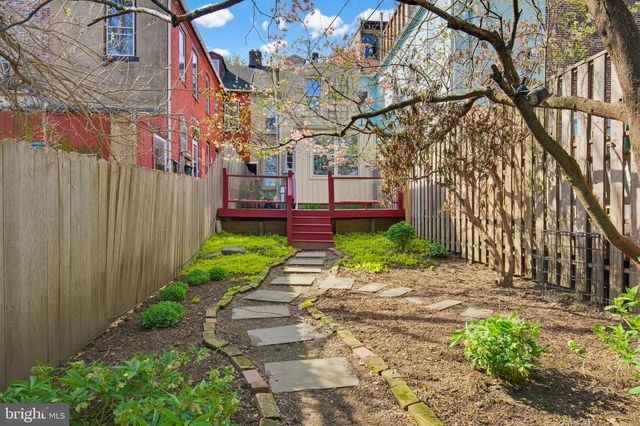211 E CHESTNUT ST, Lancaster, PA 17602
