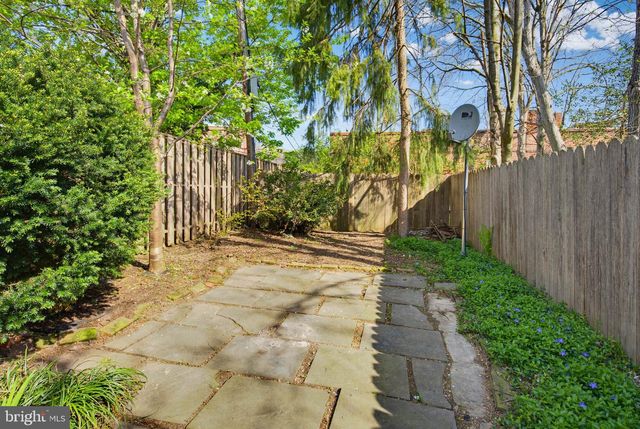 211 E CHESTNUT ST, Lancaster, PA 17602
