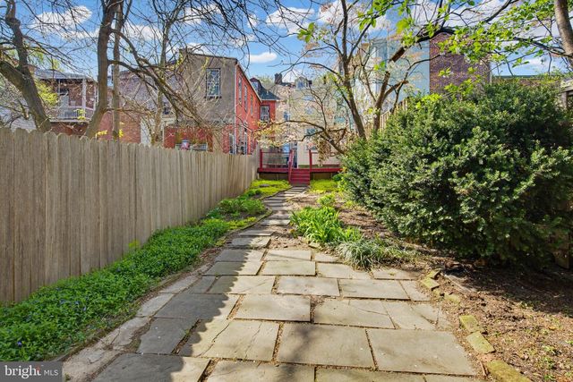 211 E CHESTNUT ST, Lancaster, PA 17602