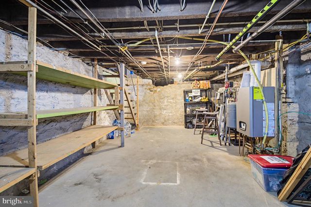 211 E CHESTNUT ST, Lancaster, PA 17602