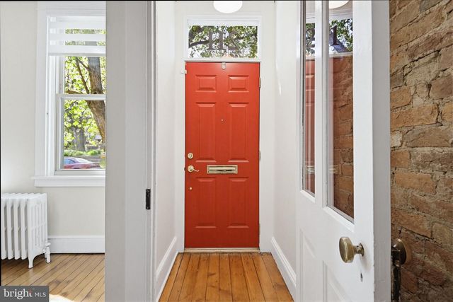 211 E CHESTNUT ST, Lancaster, PA 17602