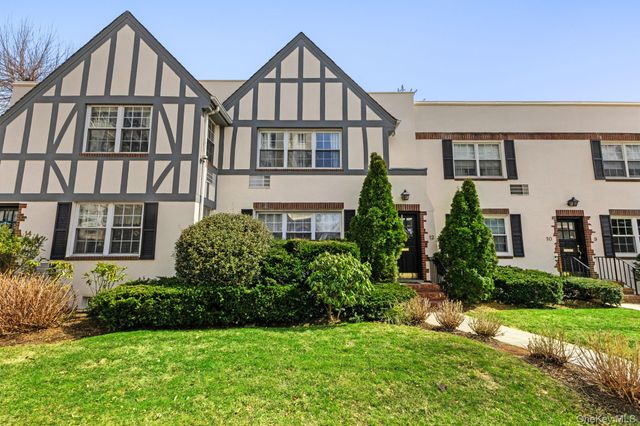 12 Lake Avenue 12, Bronxville, NY 10708