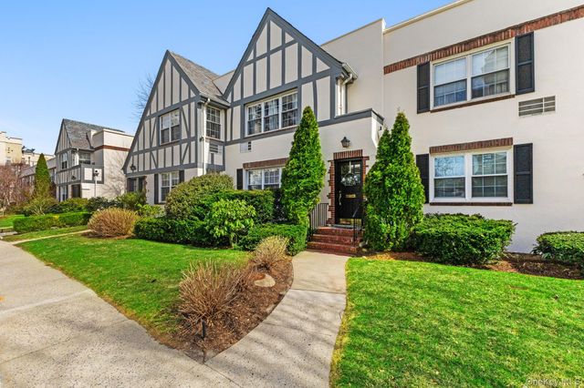 12 Lake Avenue 12, Bronxville, NY 10708