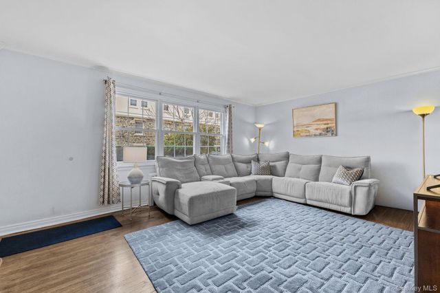 12 Lake Avenue 12, Bronxville, NY 10708