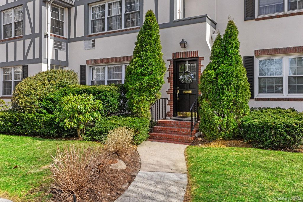 12 Lake Avenue 12, Bronxville, NY 10708