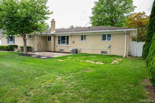 32400 Northampton Drive, Warren, MI 48093