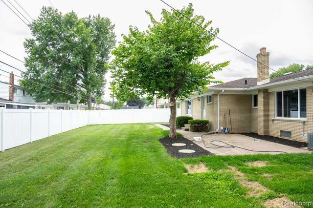 32400 Northampton Drive, Warren, MI 48093