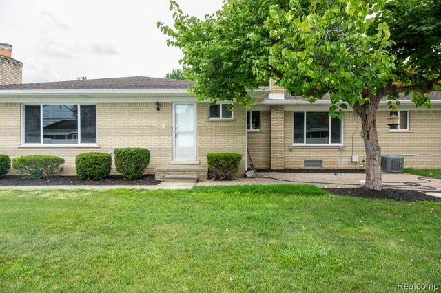 32400 Northampton Drive, Warren, MI 48093