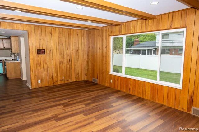 32400 Northampton Drive, Warren, MI 48093