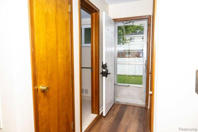 32400 Northampton Drive, Warren, MI 48093