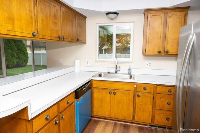 32400 Northampton Drive, Warren, MI 48093