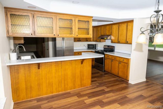32400 Northampton Drive, Warren, MI 48093