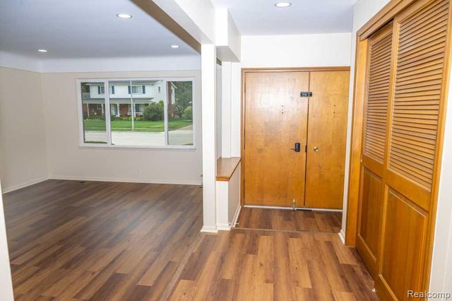 32400 Northampton Drive, Warren, MI 48093
